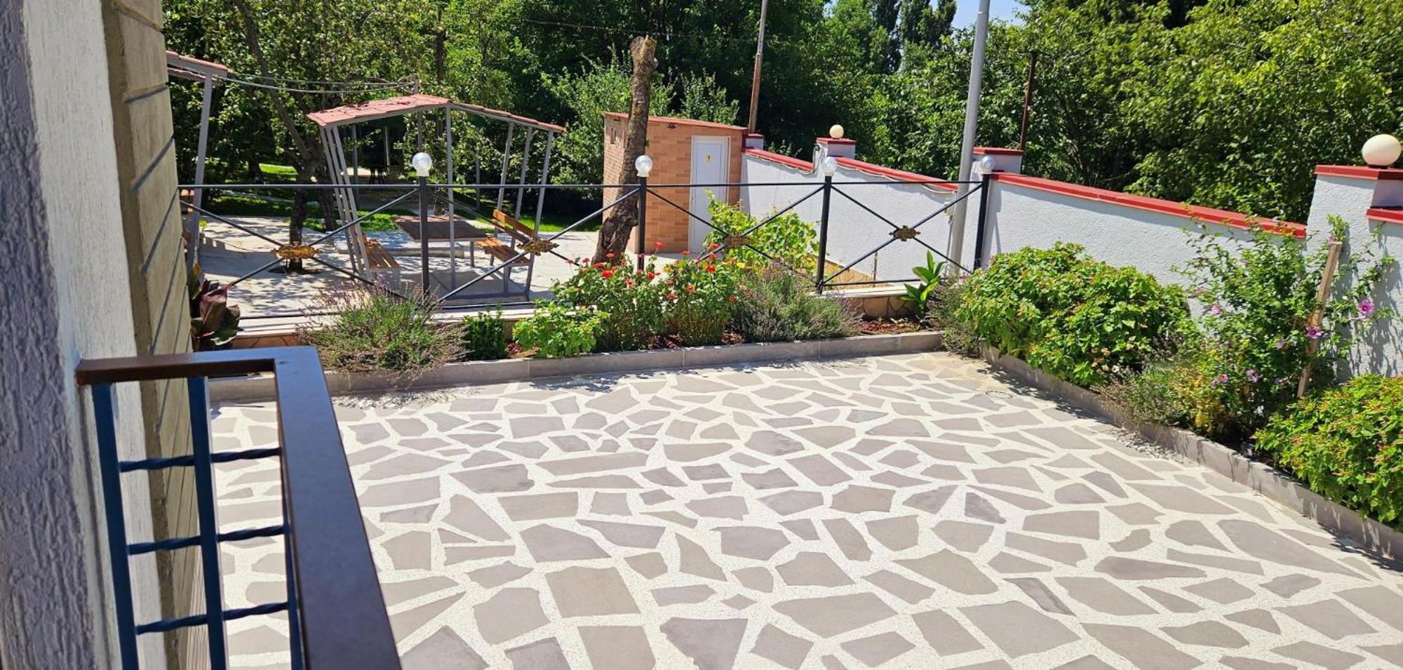 Sierra Hotel Тбилиси Екстериор снимка