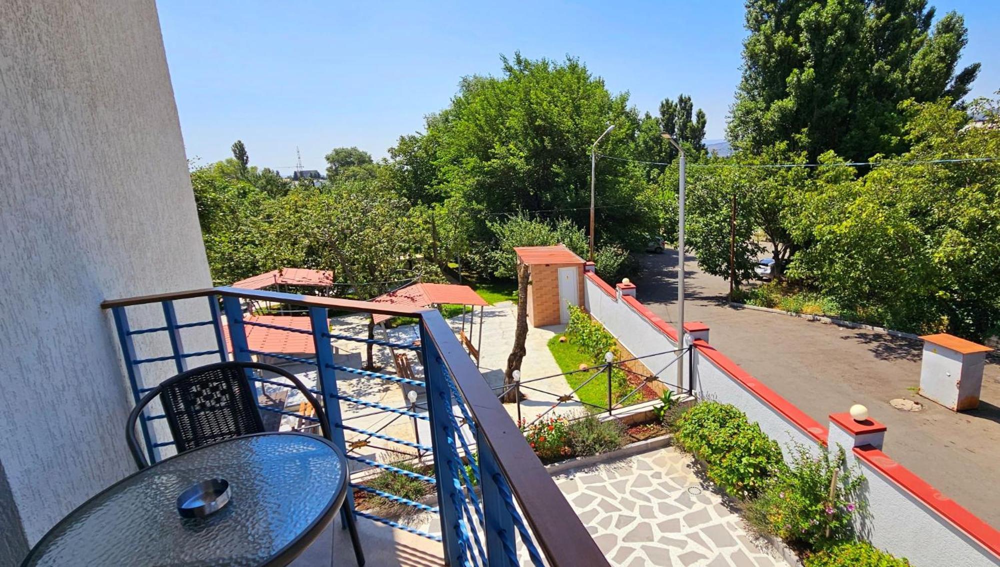 Sierra Hotel Тбилиси Екстериор снимка