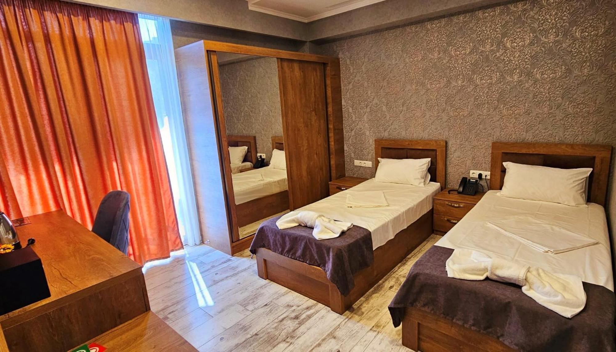 Sierra Hotel Тбилиси Екстериор снимка
