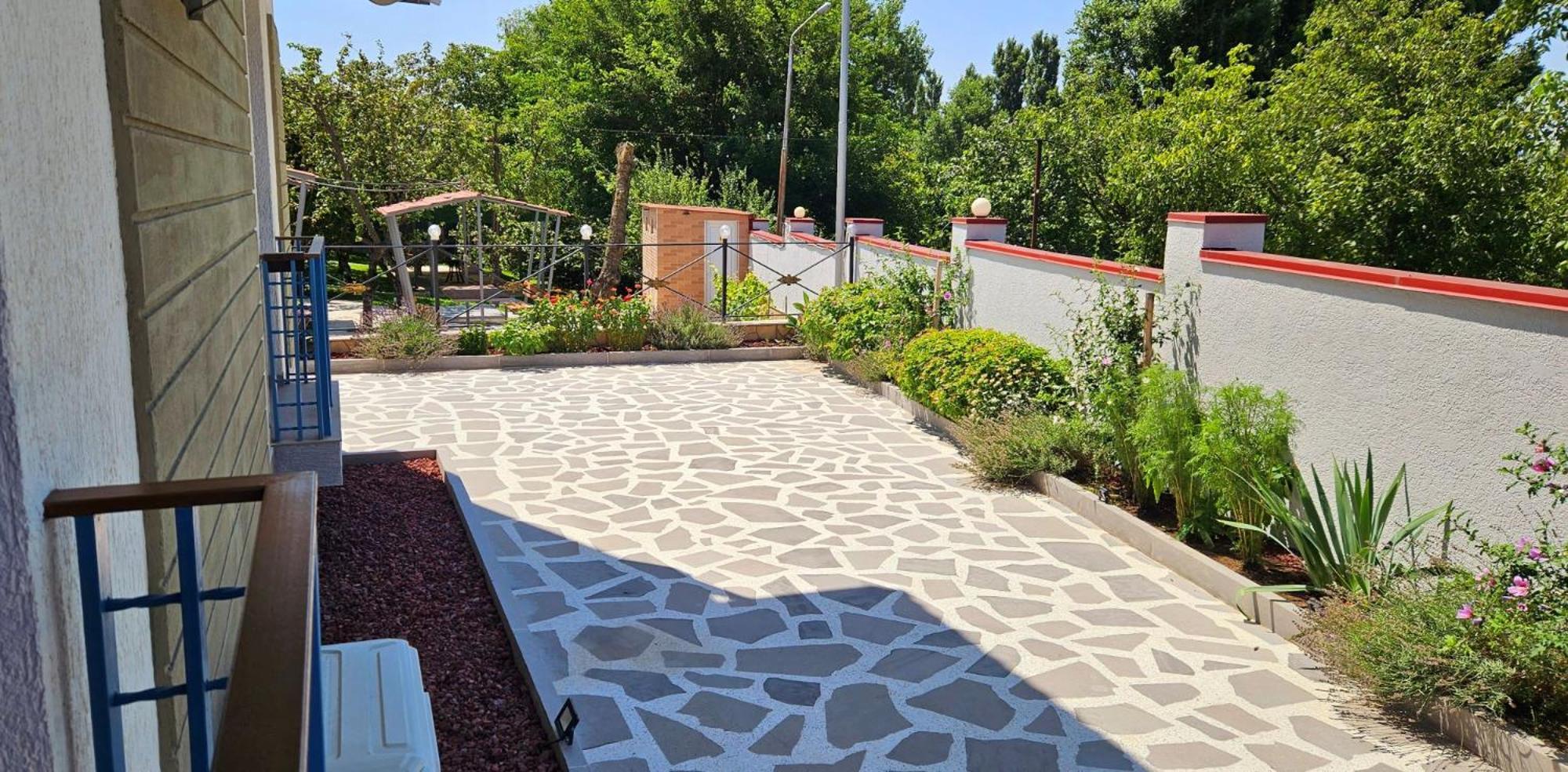 Sierra Hotel Тбилиси Екстериор снимка